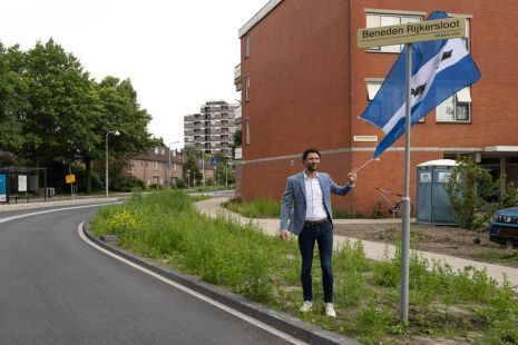 Onthulling naam Beneden Rijkersloot door wethouder van den Berg